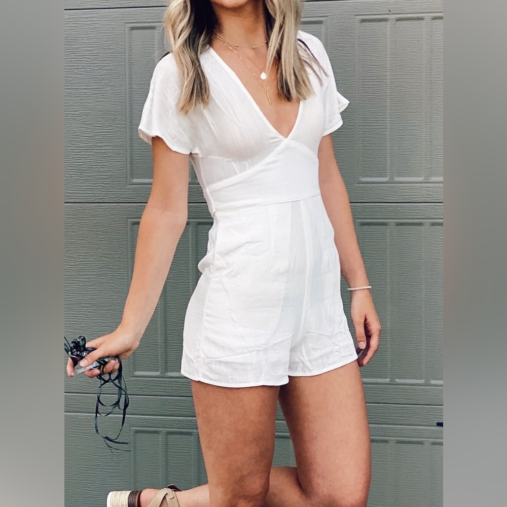 Princess Polly White High-Waist V-Neck Linen-Blend Romper Shorts